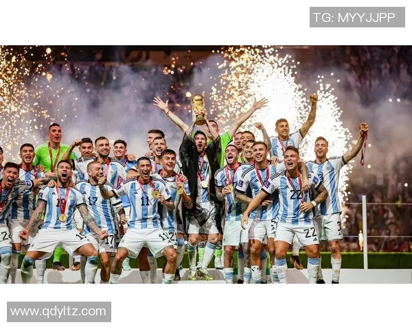 足球巨星的赛场荣耀与真实人品背后故事探秘